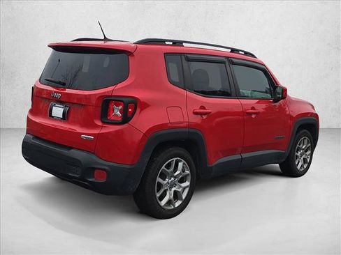 Used 2017 Jeep Renegade Latitude w/ Popular Equipment Group image 4