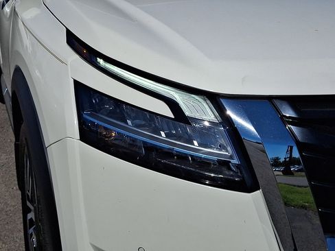 Certified 2023 Nissan Pathfinder Platinum AWD/4WD image 9
