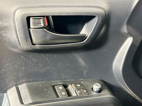 Used 2018 Toyota Tacoma SR RWD image 16