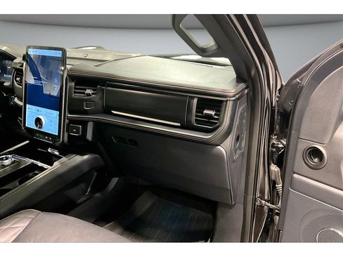 Used 2024 Ford Expedition Platinum AWD/4WD image 18