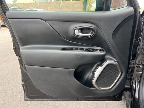 Used 2022 Jeep Renegade Latitude w/ Convenience Group image 10