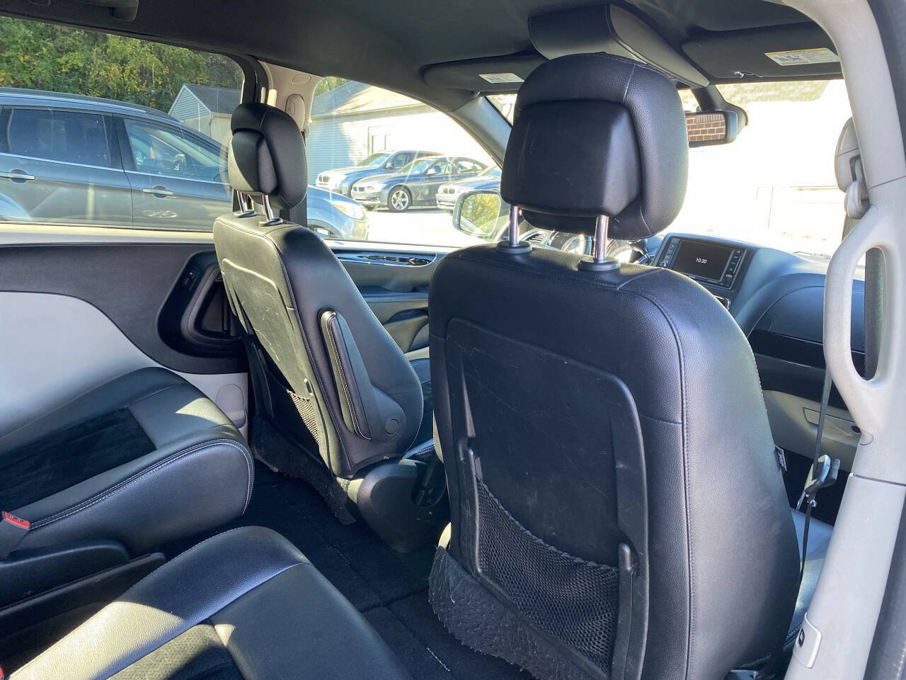 Used 2018 Dodge Grand Caravan SXT FWD image 25