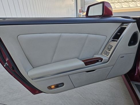 Used 2006 Cadillac XLR image 34