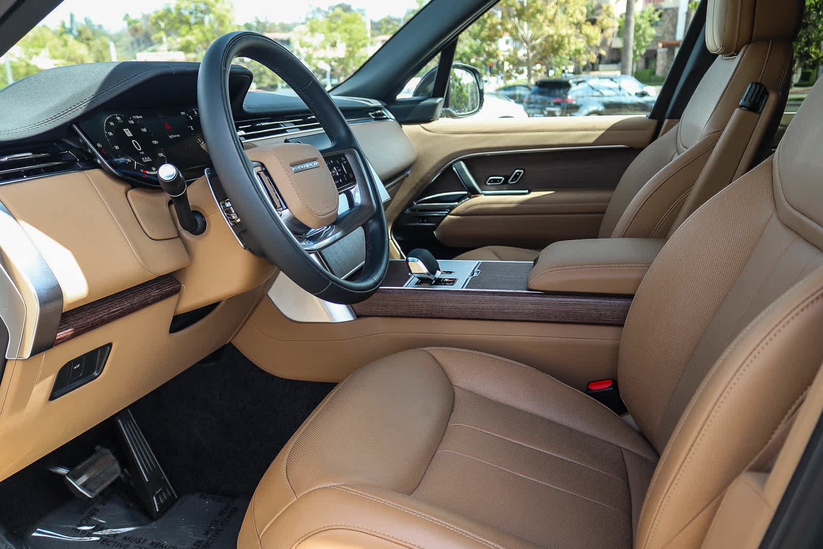 Certified 2026 Land Rover Range Rover SE AWD/4WD image 17