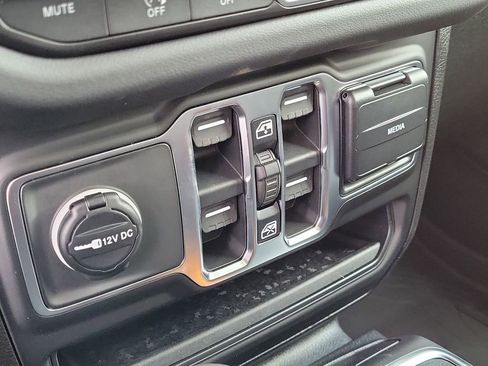 New 2026 Jeep Gladiator Sahara image 30