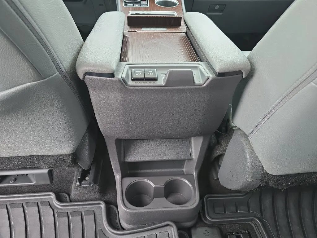 Used 2021 Toyota Sienna XLE FWD image 17