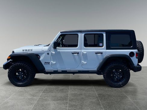 Used 2025 Jeep Wrangler Unlimited Sport AWD/4WD image 2