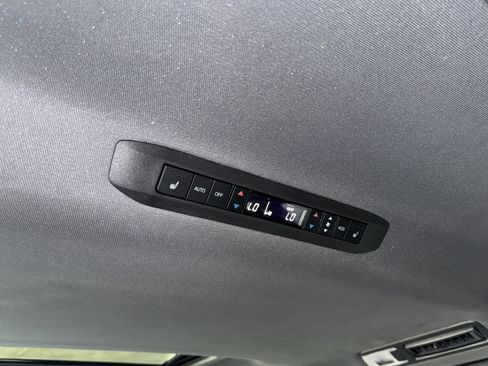 Used 2021 Toyota Sienna Platinum image 16