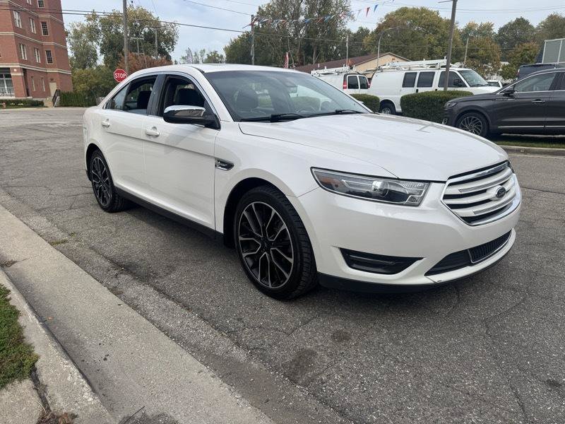 Used 2018 Ford Taurus Limited AWD/4WD image 5