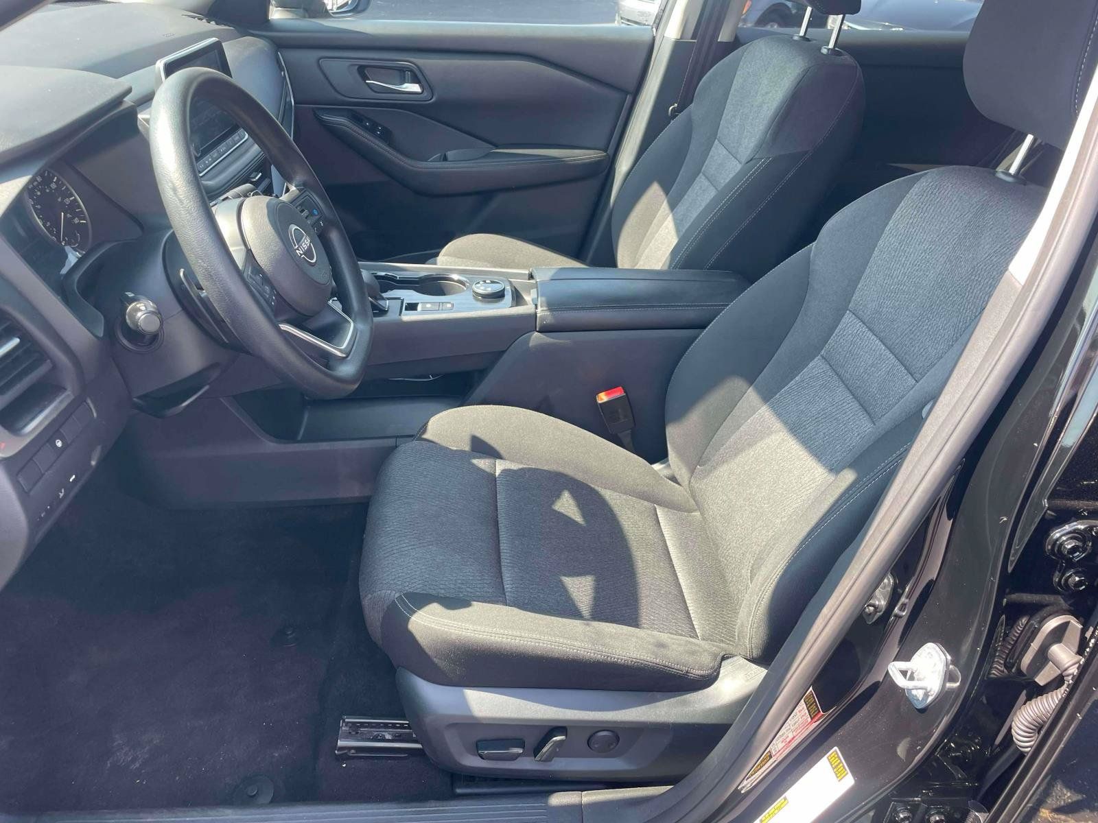 Used 2024 Nissan Rogue SV AWD/4WD image 13