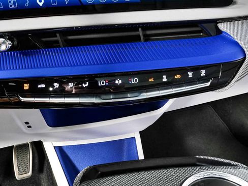 Certified 2025 Cadillac Optiq Luxury 1 AWD/4WD image 18