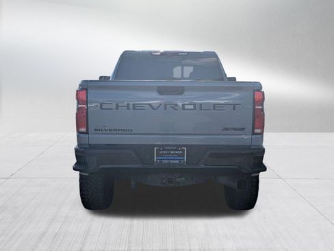 Used 2025 Chevrolet Silverado 2500 ZR2 w/ Technology Package AWD/4WD image 4