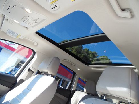 Used 2017 Ford Escape Titanium w/ Equipment Group 301A image 9