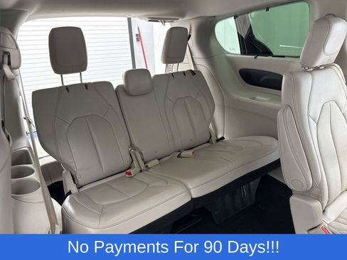 Used 2017 Chrysler Pacifica Touring-L Plus w/ Tire & Wheel Group image 41