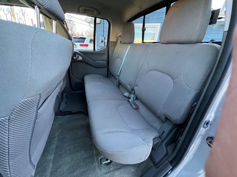 Used 2016 Nissan Frontier SV image 21