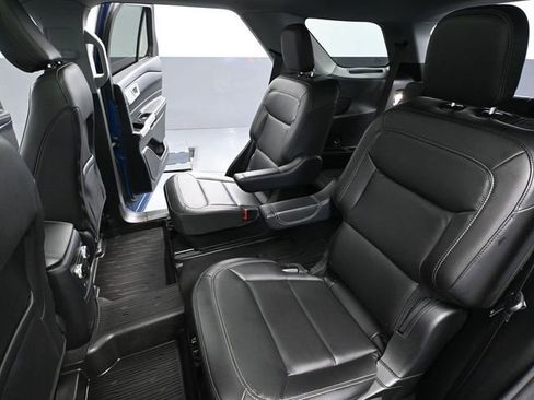 Used 2022 Ford Explorer XLT w/ Equipment Group 202A image 44