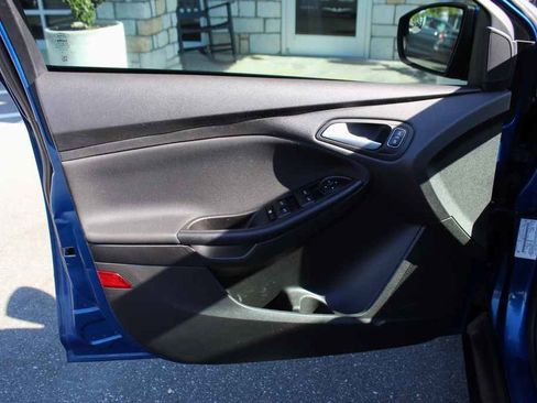 Used 2018 Ford Focus SE FWD image 11