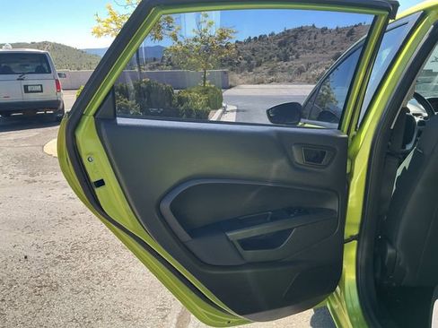 Used 2013 Ford Fiesta SE FWD image 14