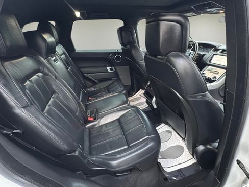 Used 2018 Land Rover Range Rover Sport SE image 14