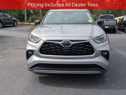 Used 2024 Toyota Highlander Platinum FWD image 10
