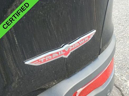 Used 2017 Jeep Cherokee Trailhawk w/ Comfort & Convenience Group AWD/4WD image 30