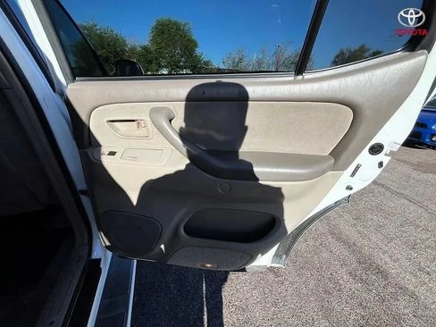 Used 2005 Toyota Sequoia SR5 AWD/4WD image 17