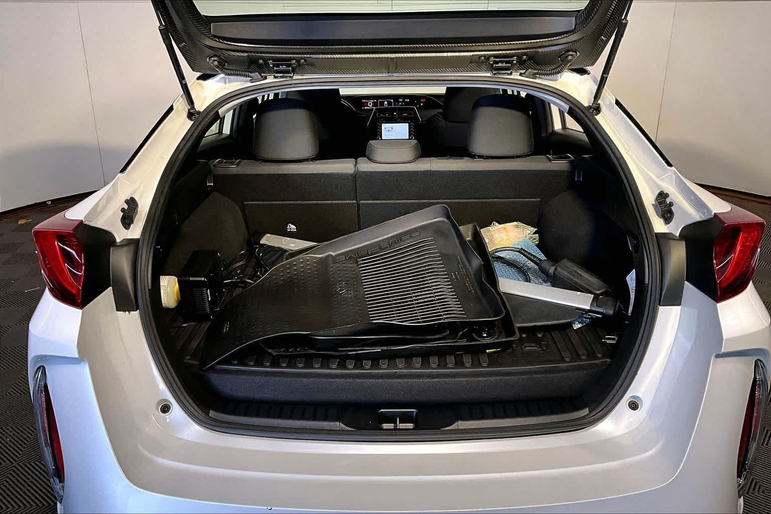 Used 2022 Toyota Prius Prime LE FWD image 36