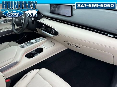 Used 2023 Genesis GV70 2.5T w/ Advanced Package image 8