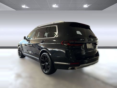 Used 2024 BMW X7 xDrive40i w/ Climate Comfort Package AWD/4WD image 3