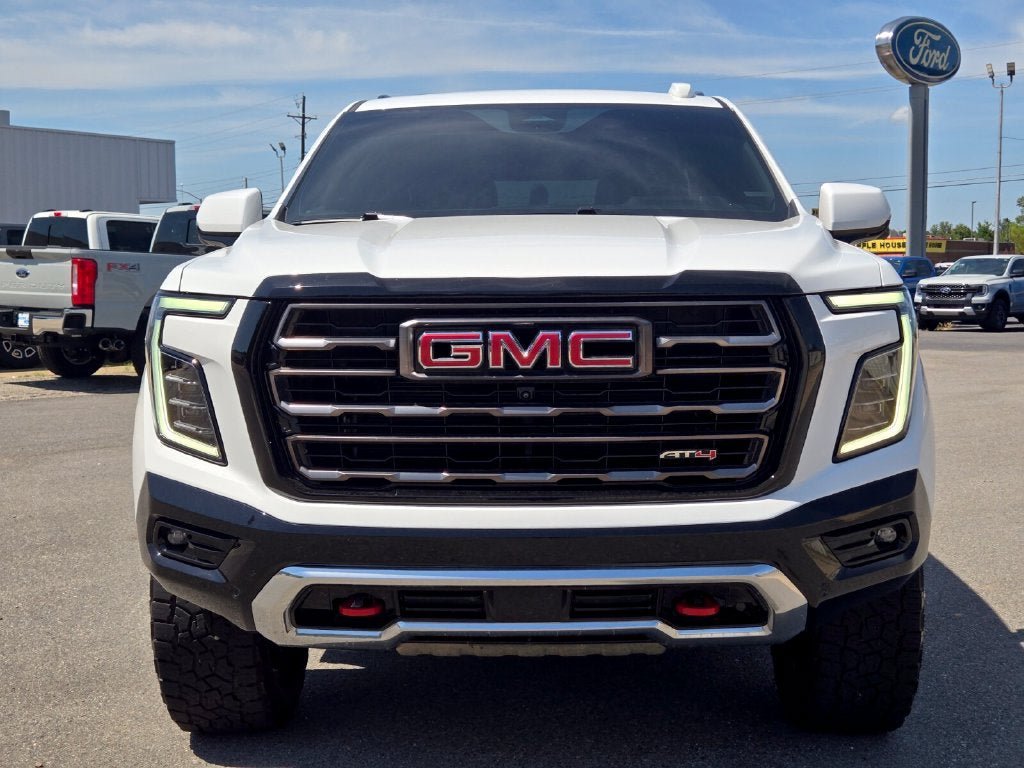 Used 2025 GMC Yukon AT4 Ultimate w/ LPO, AT4 Appearance Package AWD/4WD image 8