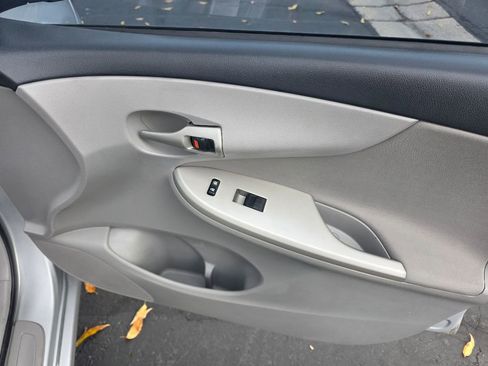 Used 2013 Toyota Corolla LE Special Edition image 22