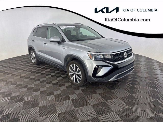 Used 2022 Volkswagen Taos SE w/ IQ.Drive SE Package FWD image 1