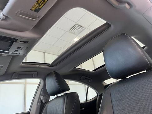 Used 2016 Lexus ES 350 w/ Luxury Package w/Wood Trim image 37