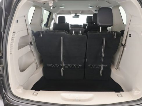 Used 2023 Chrysler Pacifica Touring-L image 29