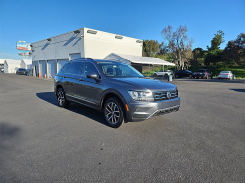 Used 2020 Volkswagen Tiguan SE image 3