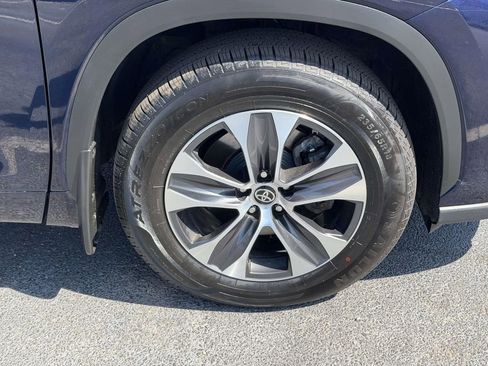 Used 2021 Toyota Highlander XLE image 25