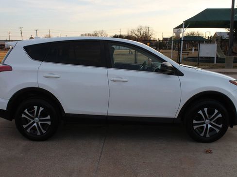 Used 2018 Toyota RAV4 LE image 6
