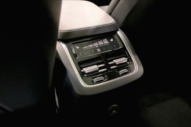 Certified 2025 Volvo XC90 T8 Plus w/ Protection Package Premier AWD/4WD image 37