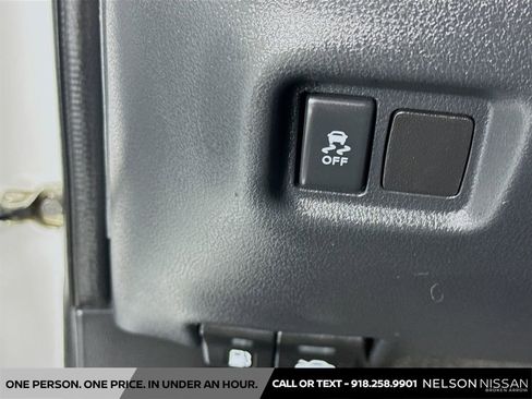 Used 2017 Nissan Versa S Plus FWD image 7