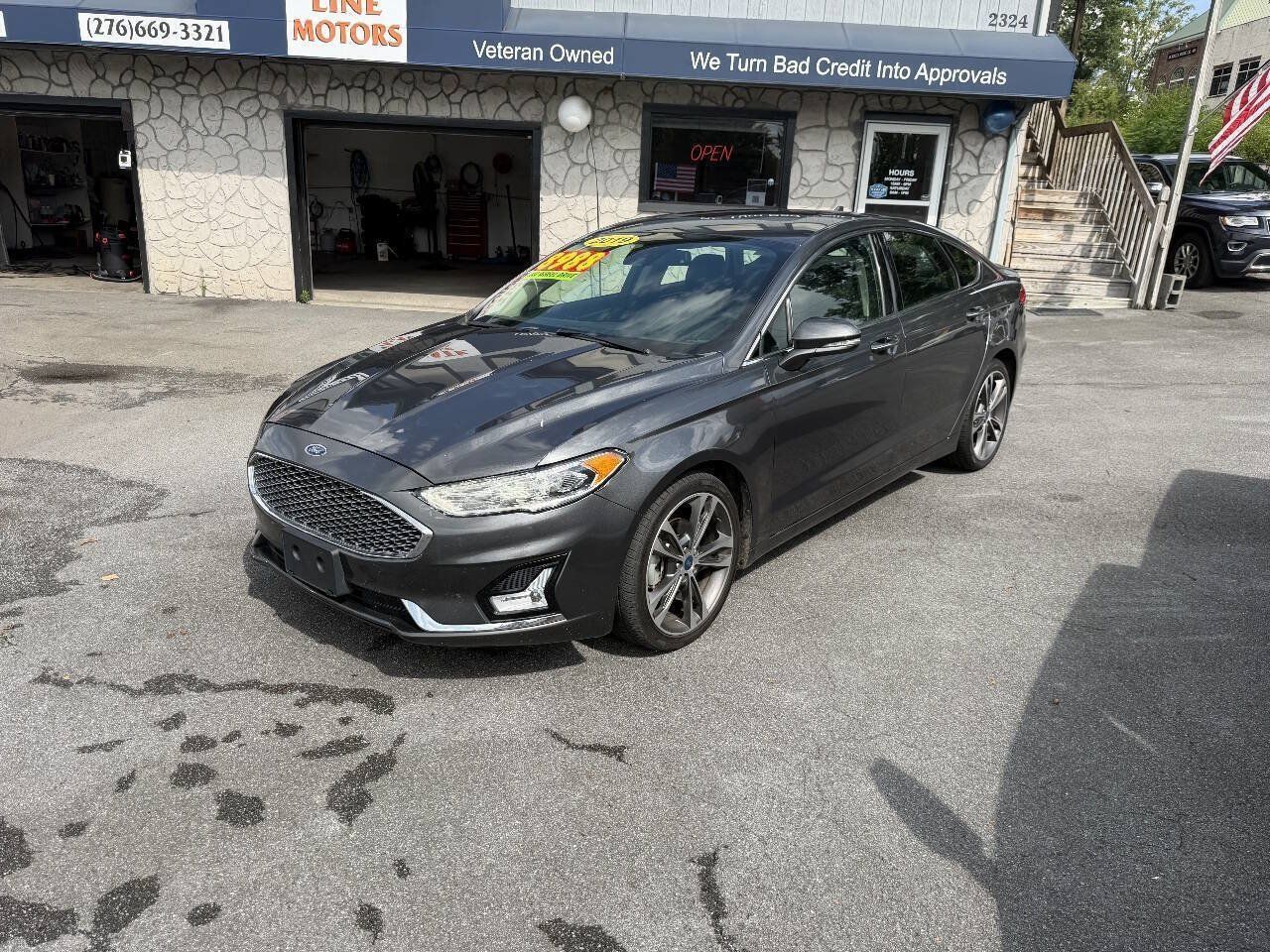 Used 2019 Ford Fusion Titanium AWD/4WD image 3