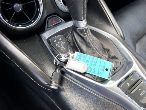 Used 2019 Chevrolet Camaro SS RWD image 13