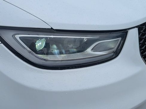 Used 2023 Chrysler Pacifica Limited FWD image 5