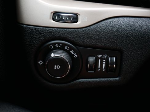 Used 2016 Jeep Cherokee Limited AWD/4WD image 26