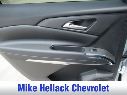 Used 2026 Chevrolet Traverse LT FWD image 18