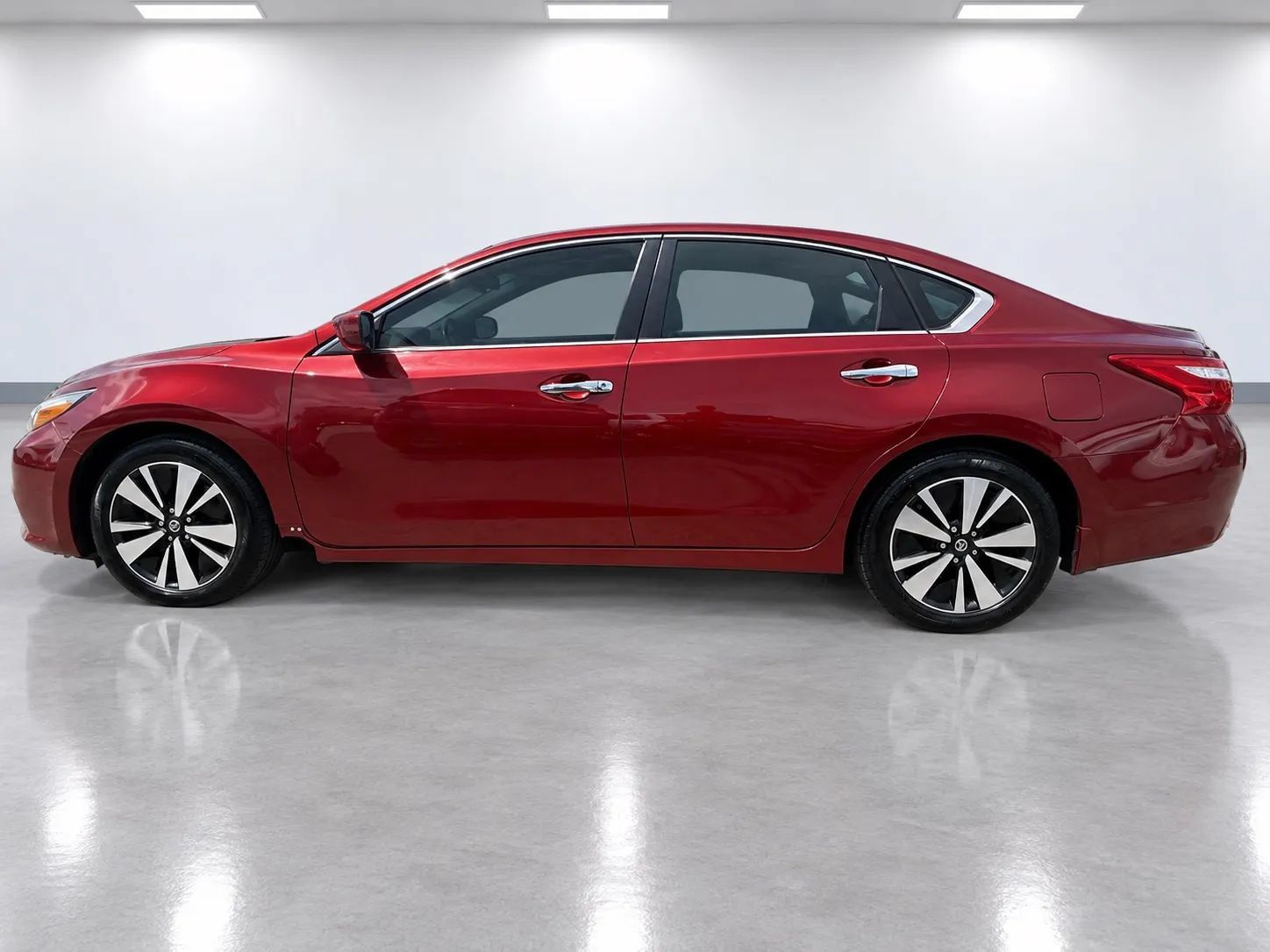 Used 2016 Nissan Altima 2.5 SR FWD image 8
