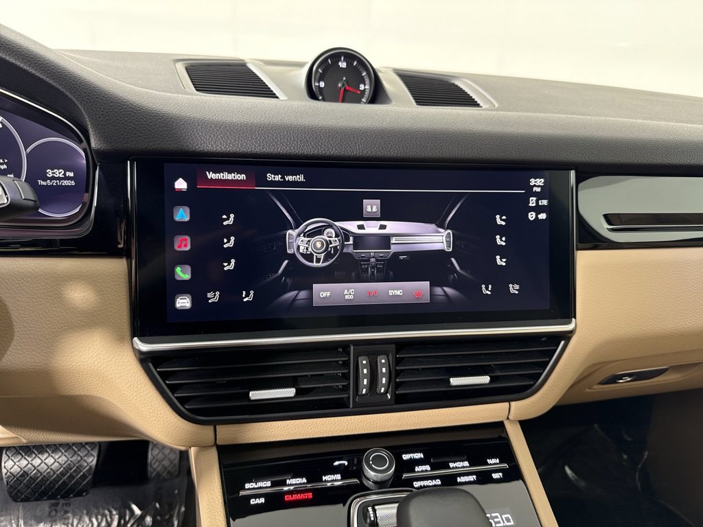 Certified 2023 Porsche Cayenne AWD/4WD image 31