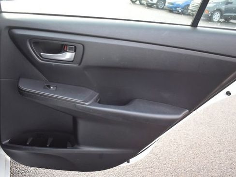 Used 2015 Toyota Camry SE image 34