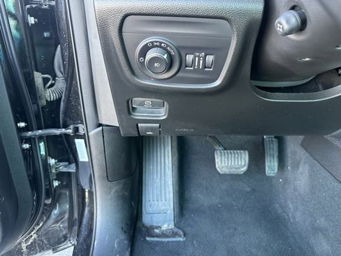 Used 2024 Jeep Grand Cherokee L Limited w/ Luxury Tech Group II image 4