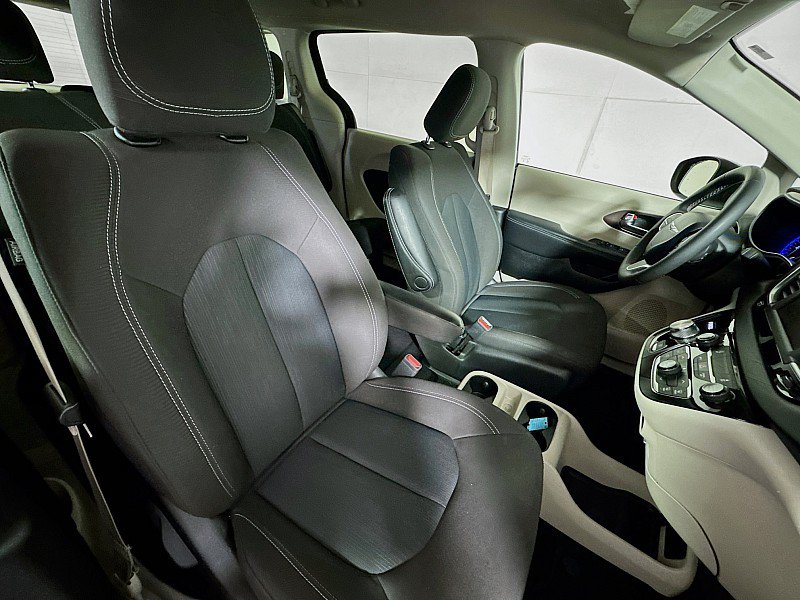 Used 2023 Chrysler Voyager LX FWD image 28