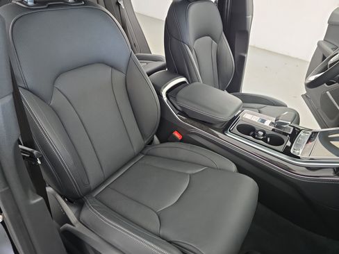 Used 2025 Audi Q8 Prestige image 10